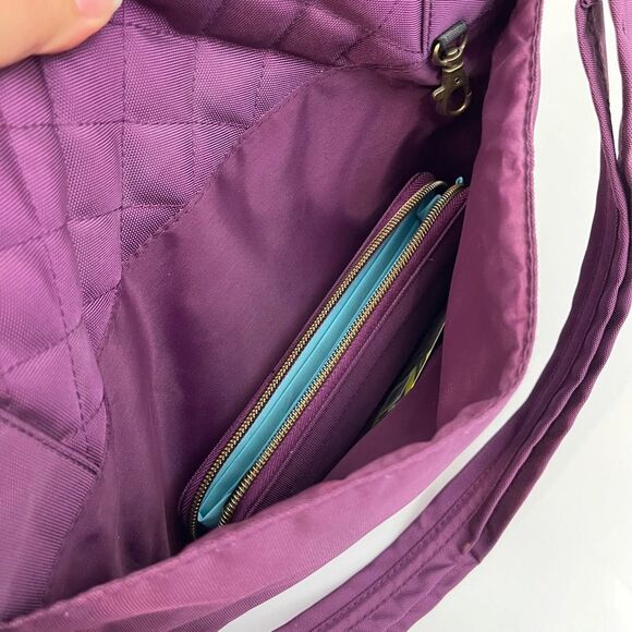 Travelon Anti-theft Quilted Crossbody bag with Matching Wallet - Picture 6 of 16